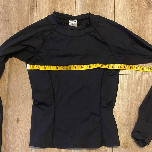 Oakley Black Long Sleeve Sun and Swim Shirt - Picture 5 of 5